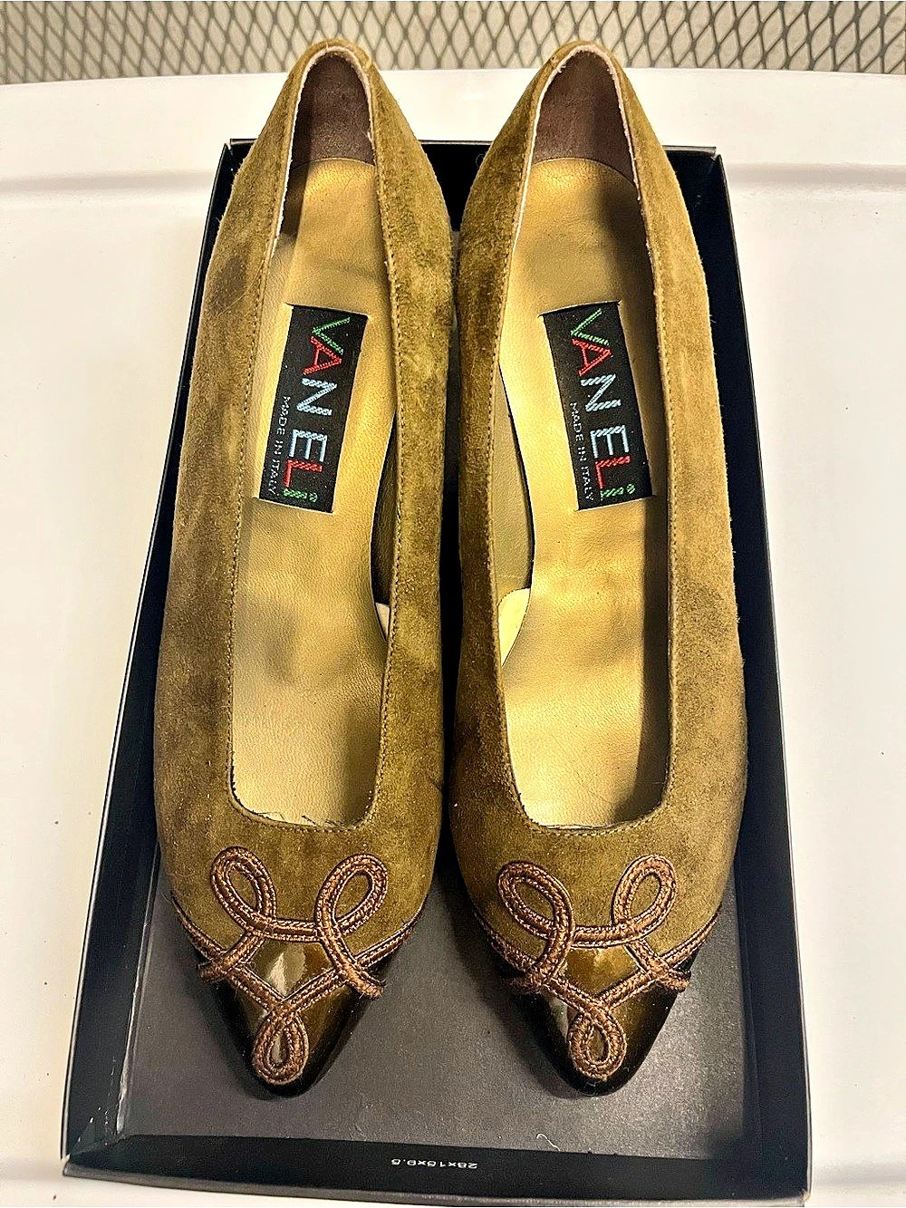 Suede Vintage Pointed-Toe Heels